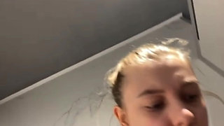 Risky fucking in the public gym