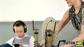 Tutor4k. spark ran, so they had to bang electrically!