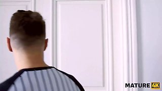 Mature4k. devious dude agrees to fix matures laptop only after quickie