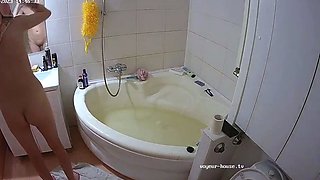 Amateur couple on real hidden cam