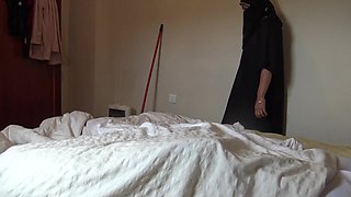 Muslim Maid Has Sex With Big Black Cock In A Hotel Room