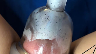 Sklavin S Pumps up Her Pussy!