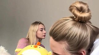 amateur his tall blonde fetish masturbating on live webcam