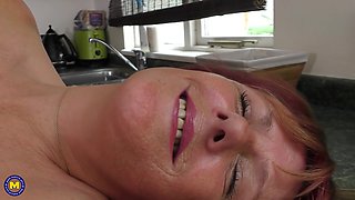 Mature Housewife With A Pierced Pussy. - MatureNl