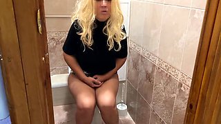 Milf was sitting in the toilet when she wanted anal sex