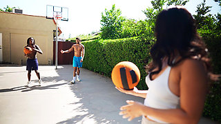 Sweet Latina Diamond Banks gets rough sex outdoors