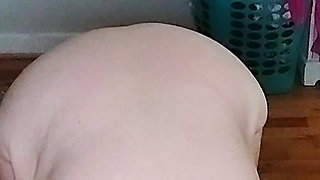 Hot MILF Does Naked Yoga!