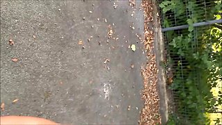 je suce mon plan cul dans la rue