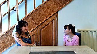 Eva confuses physical practices... - Jacquie et Michel TV