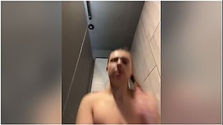 Crazy Squirting And Fucking In The Gym