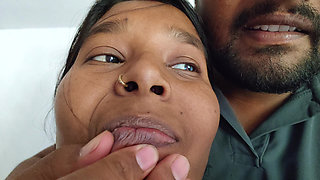 Dhire dhire davar aapne bhabhi ke boobs kiss kiya aaur bhabhi khush ho gai.