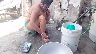 Mene Bahar Bathroom Banake Nahaneka Maja Liya